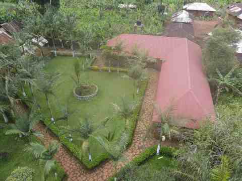 salle de fête/ conférence du Palais Royal de Batoufam